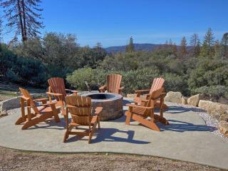 Exceptionally Spacious Log Cabin for Groups in Mariposa, California - 6