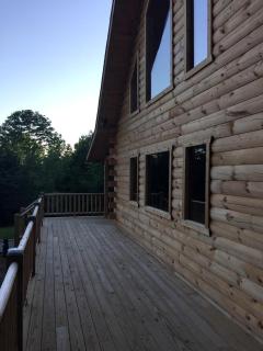 Spectacular Log Cabin Rental near High Bridge Trail State Park in Farmville, Virginia - 6