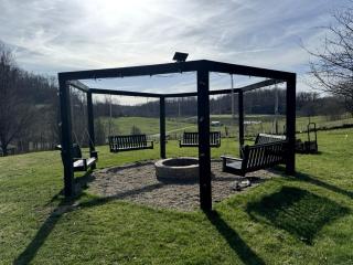 16 Guests | Ponds | Hot Tub | Game Room | Trails in Sarahsville - 8