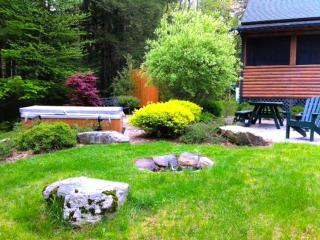 Cozy Log Cabin with a Private Hot Tub near Beartown State Forest, Massachusetts - 6