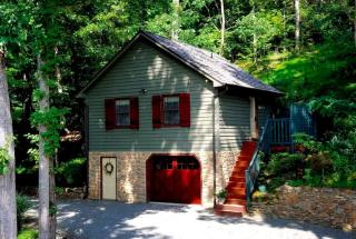 Romantic Cottage Getaway with Gorgeous Lake Views in Moneta, Virginia - 0