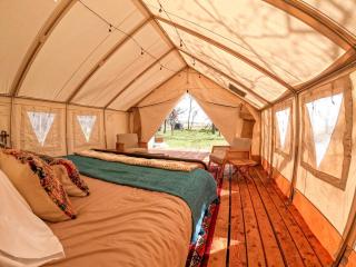 Spacious Tented Cabins Perfect for Couples in Dufur, Oregon - 3