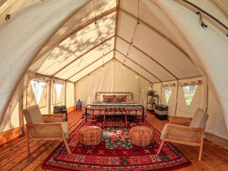 Spacious Tented Cabins Perfect for Couples in Dufur, Oregon - 9