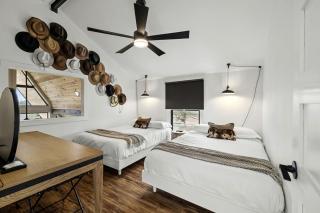 Family-Friendly A-frame with Outdoor Camp Fire in Texas - 4