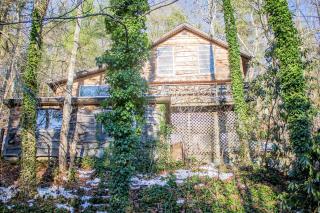 Peaceful Weekend Getaway Surrounded by Apple Orchards near Asheville, North Carolina - 0