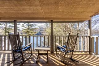 Enchanting Cabin with Breathtaking Sunset and Lake Views in North Carolina - 3