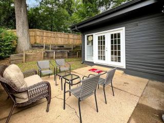 Great Cabin Perfect for Small Groups in Northport, Alabama - 6