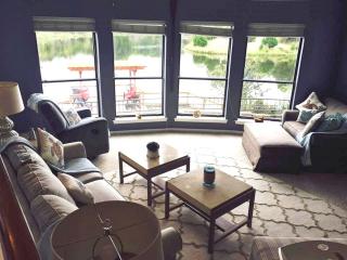 Luxury Waterfront Vacation Rental with a Boat Dock near Lake Texoma, Texas - 7