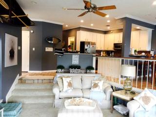Luxury Waterfront Vacation Rental with a Boat Dock near Lake Texoma, Texas - 5