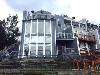 Luxury Waterfront Vacation Rental with a Boat Dock near Lake Texoma, Texas - 3