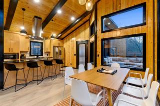 Spacious Modern Cabin with Basketball Court and Sauna in Broken Bow, Oklahoma - 6