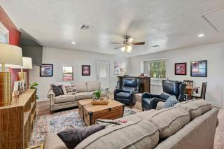 Peaceful Texas Retreat with Game Room & Private Outdoor Space Near Kyle Field & Downtown Bryan in Dr. Bryan, Texas - 2