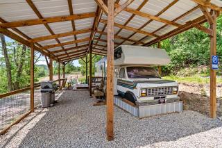 Gorgeous Caravan Glamping Escape for Four in Dover, Ohio - 1