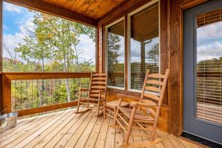 Secluded Modern Cabin with Hot Tub & Game Room near Dollywood in Pigeon Forge, Tennessee - 4