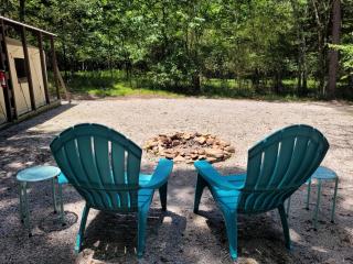 Black Fox Den: A Woodland Glamp - Dog Friendly in Hot Springs, AR - 5