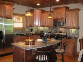 Secluded Cabin Surrounded by Woodlands in Blowing Rock, North Carolina - 8