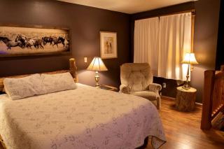 Cozy and Intimate Cabin Rental near Livingston for a Romantic Getaway in Montana - 7