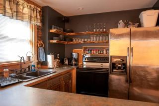 Cozy and Intimate Cabin Rental near Livingston for a Romantic Getaway in Montana - 2