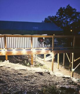 Lovely Safari Tent with Treetop Views for Family Glamping in Missouri - 0