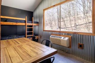Rustic Cabin Perfect for Small Groups with Picnic Space in Indiana - 8