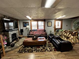 Peaceful Cabin Perfect for Families in Lawrenceburg, Indiana - 2