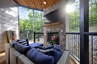 Cozy Secluded Couples Cabin in Broken Bow, Oklahoma - 1