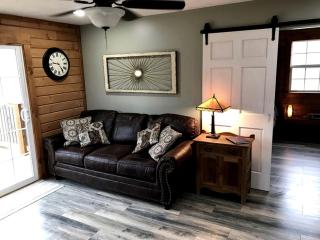 Peaceful Cabin Getaway Overlooking a Winery in Weston, West Virginia - 5