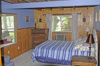 Rustic Waterfront Cottage Rental on the Guadalupe River in Texas - 7