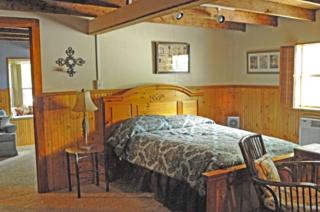 Rustic Waterfront Cottage Rental on the Guadalupe River in Texas - 5