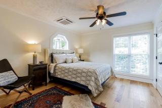 Modern, Rustic Farmhouse Vacation Rental with a Deck in Clarksville, Tennessee - 7