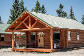 Rustic-Chic Log Cabin with King Bed & Kitchen | Bonners Ferry, Idaho Retreat - 1