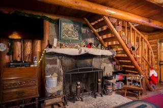 Romantic Log Cabin Rental with Hot Tub near Mount Hood, Oregon - 1