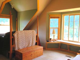 Spacious Cabin Rental with a Hot Tub for a Weekend Getaway near Denver, Colorado - 7