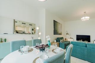 RH Luxe Vibes 2BR Al Habtoor City, Mesmerizing Canal View - 7