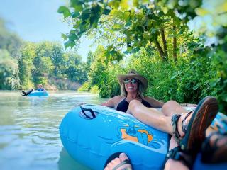 Fun-Filled Glamping Adventure by the San Marcos River: Luxurious Safari Tent near Kingsbury, Texas, Perfect for Families - 1