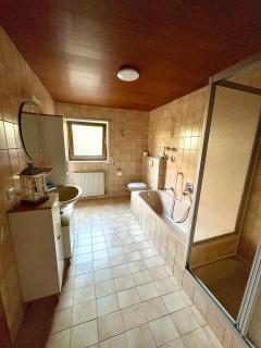 Frisch renovierte Ferienwohnung in Bad Schönborn - 8