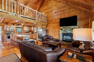 Chic Wooden Cabin with Hot-Tub, Ping-Pong Table and Fire Pit in Stanton, Kentucky - 9