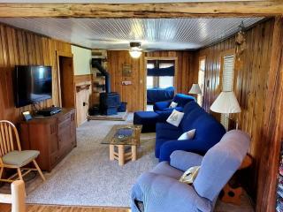 Beautiful Cabin with Fire Pit and Deck in Foxpark, Wyoming - 9