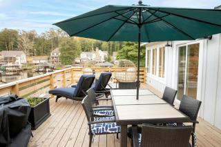 Stunning Modern Lakehouse with Private Boat Dock in Norwood, North Carolina - Norwood - 1