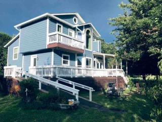 Modern Riverfront Cabin Perfect for Water Activities in Texas - 0