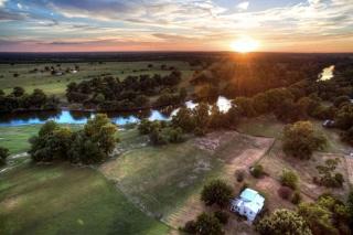 Modern Riverfront Cabin Perfect for Water Activities in Texas - Smithville - 3
