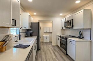 Serene Cottage with Remodeled Interior and Gorgeous Pastures Views in Georgia - 2