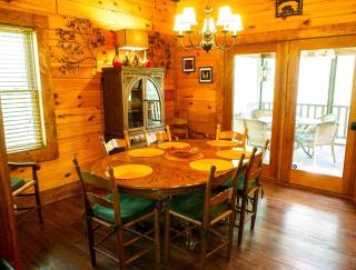 Log Cabin Rental with a Porch near Shenandoah National Park, Virginia - 4