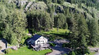 Luxury Vacation Rental on Palmer Lake in Okanogan County, Washington - 3