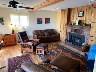 Charming Riverside Vacation Rental with Scenic Mountain Views near Ennis, Montana - 9