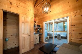 Nature Lovers Cabin with Spectacular Views of the Great Smoky Mountains, Tennesse - 1