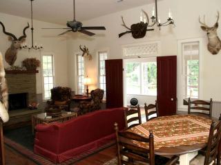 Secluded Country Cabin Rental with Beautiful Garden Space near Fayetteville, Arkansas - Elkins - 9