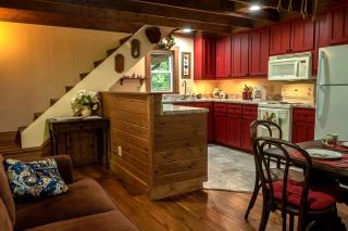 Charming Appalachian Mountain Cabin for Glamping near the Nantahala River - 6