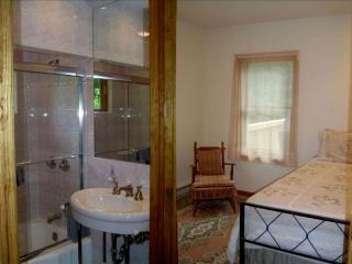 Lovely Cottage Getaway in the Mountains near Phoenicia, New York - 5