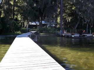 Charming Lakefront Cottage Rental Perfect for 20 near Jacksonville, Florida - 4